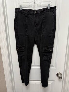 Celebrity Ace Black Cargo Jeans Pants Size 16 Plus (41-1)